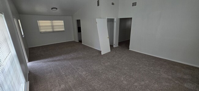 Building Photo - 3 bedroom 1 bath