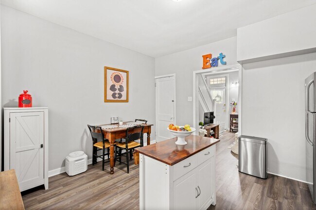 Building Photo - Sensational 2 bedroom home in Beechview available May 1!