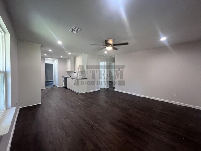 Building Photo - Beautifully updated 3-bedroom, 2-bath home