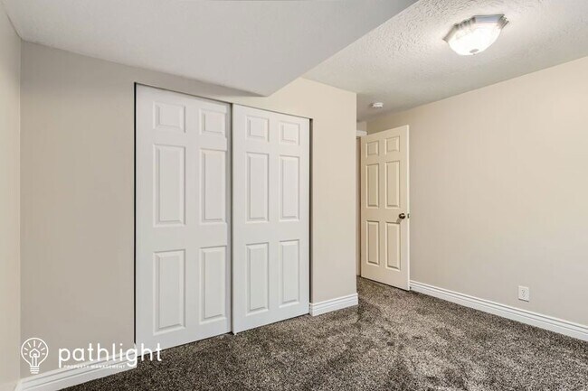 Building Photo - 193 1375 N