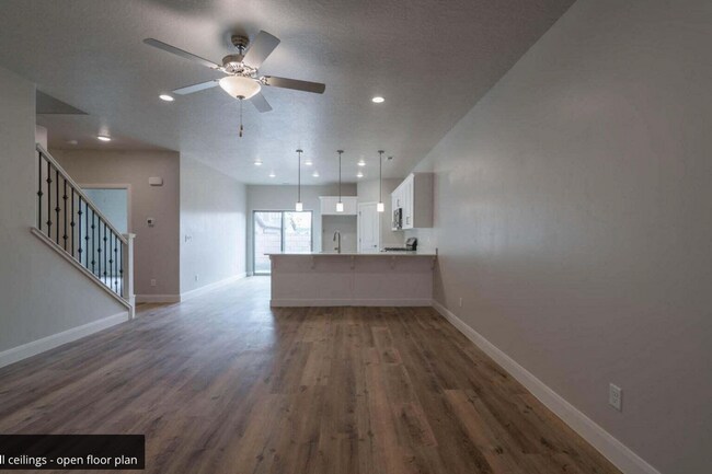 Building Photo - 527 N 550 W