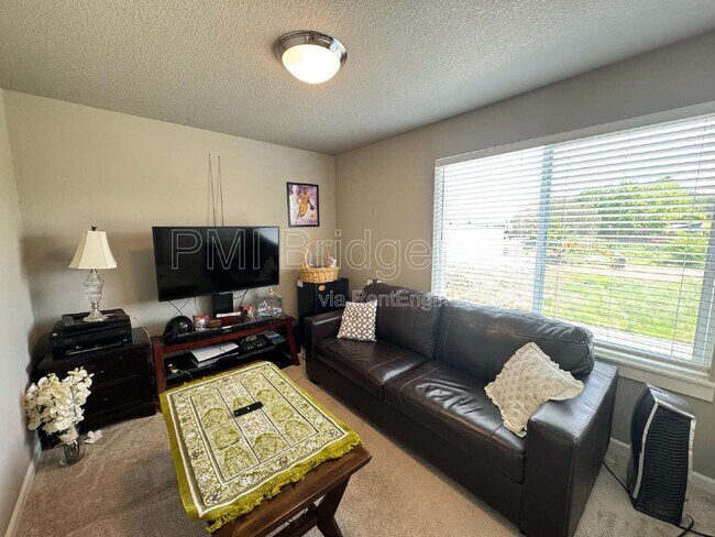 Building Photo - 3715 SW 190th Ter