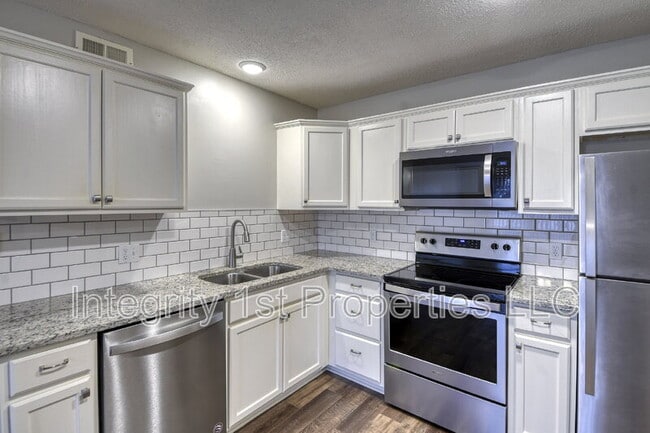 Building Photo - 2114 Swift St