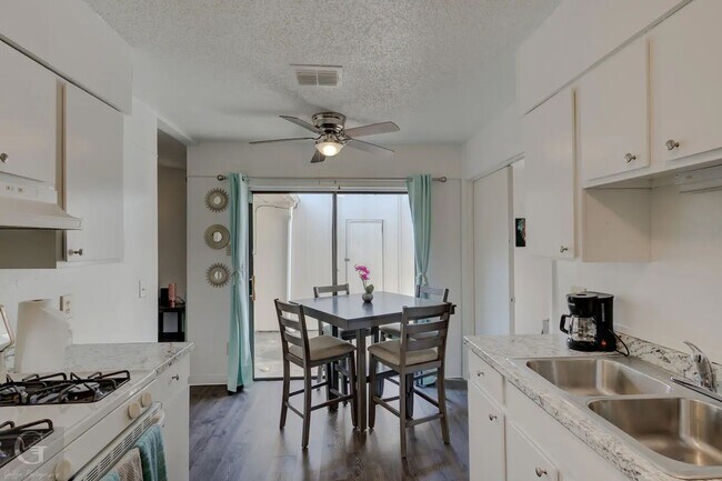 Building Photo - Fully Furnished All Bills Included - 2 bed...