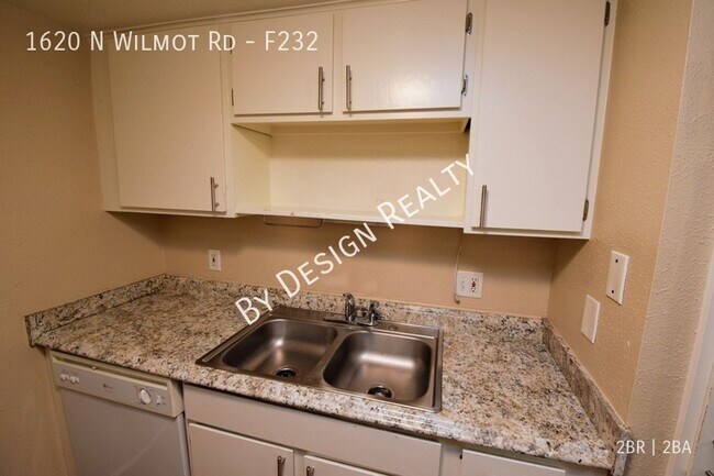 Building Photo - The Monaco Condos 2 Bed 1.5 Bath