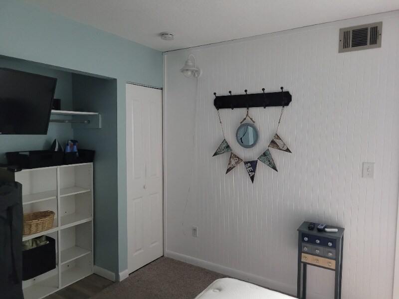 Building Photo - 308 Miracle Strip Pkwy SW