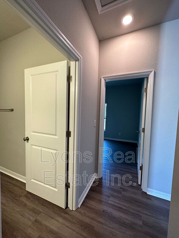 Building Photo - 2492 Sparkle Ln