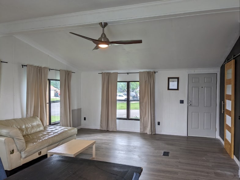 Building Photo - 101 W Skyway Dr