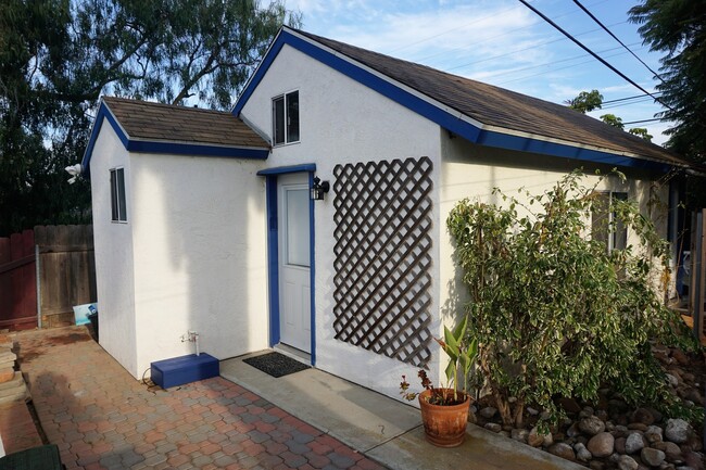 Building Photo - Awesome Furnished Cottage in Point Loma He...