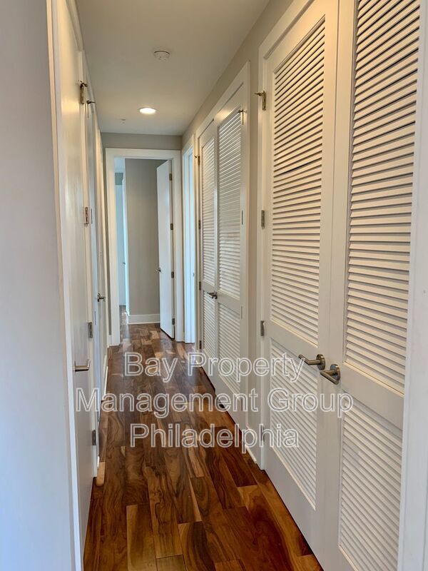 Building Photo - 842 N American St