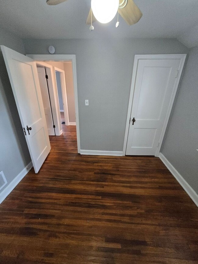Building Photo - 3 BEDROOM SINGLE FAMILY