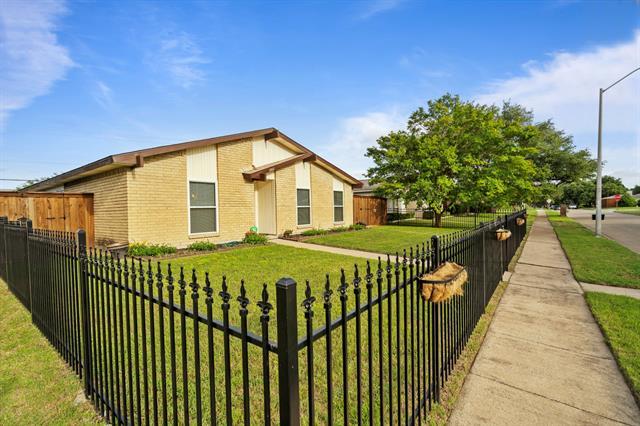 Building Photo - 3002 Lindbergh Dr