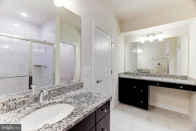 Building Photo - 44750 Tiverton Sq
