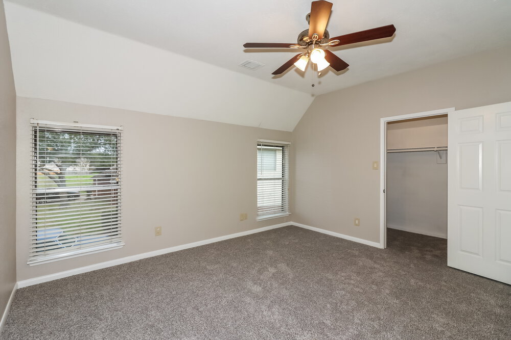 Building Photo - 15815 Spruce River Ct
