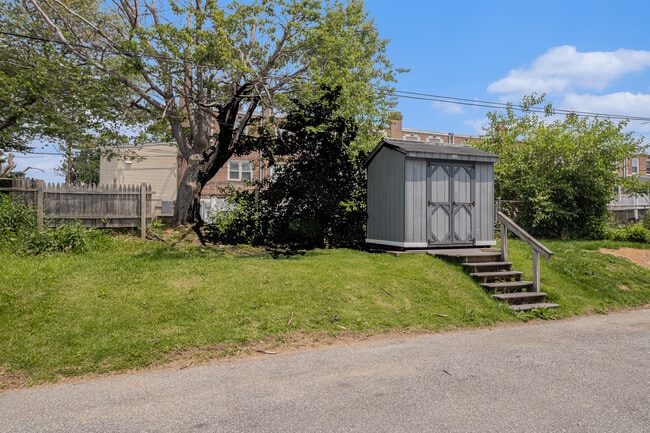 Building Photo - 1075 Stratford Rd