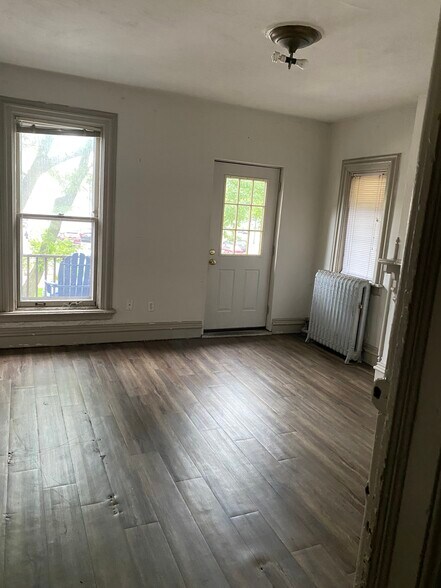 Building Photo - 312 N Carroll St