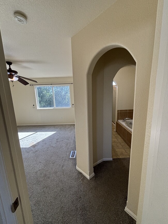 Building Photo - 755 Hailey Glenn View