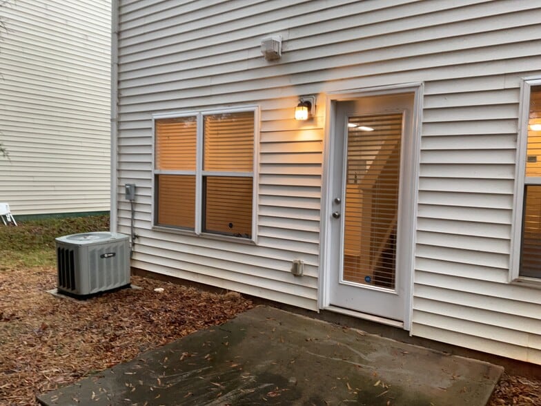 Building Photo - 7005 Sunman Rd