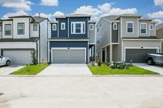 Building Photo - 3112 La Rambla Dr