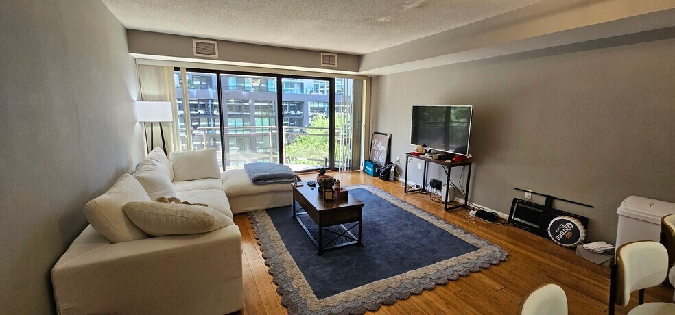 Building Photo - 1530 Key Blvd