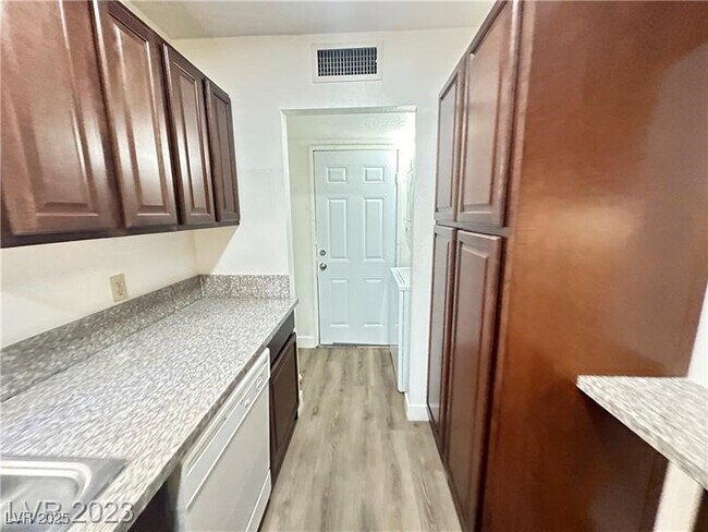 Building Photo - 5167 Greene Ln