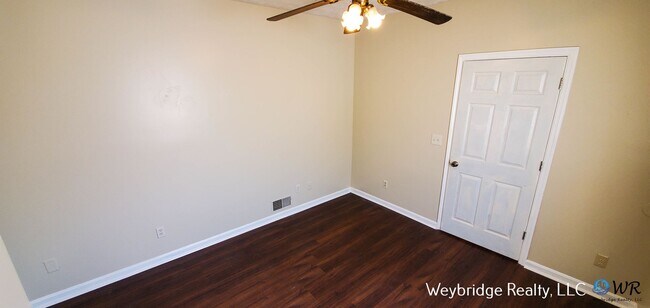 Building Photo - Liberty St W 4000