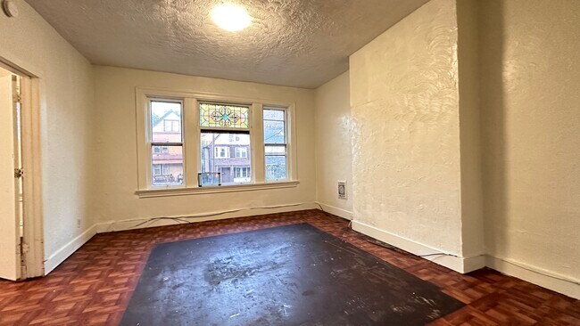Building Photo - 2314 Woodstock Ave