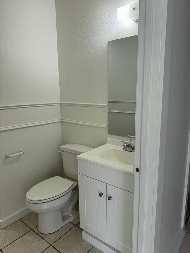 Building Photo - 3/2 Single Family Home in Lehigh Acres for...