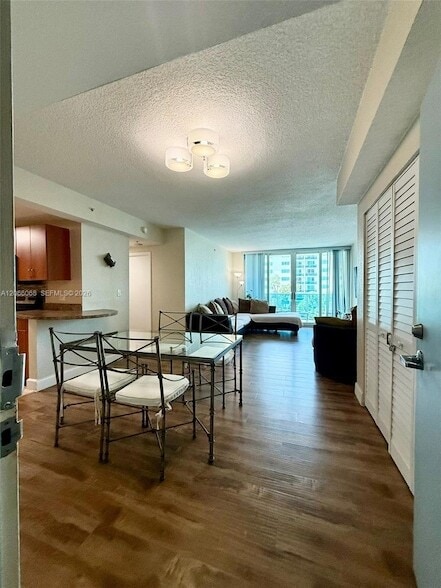 Building Photo - 7501 E Treasure Dr
