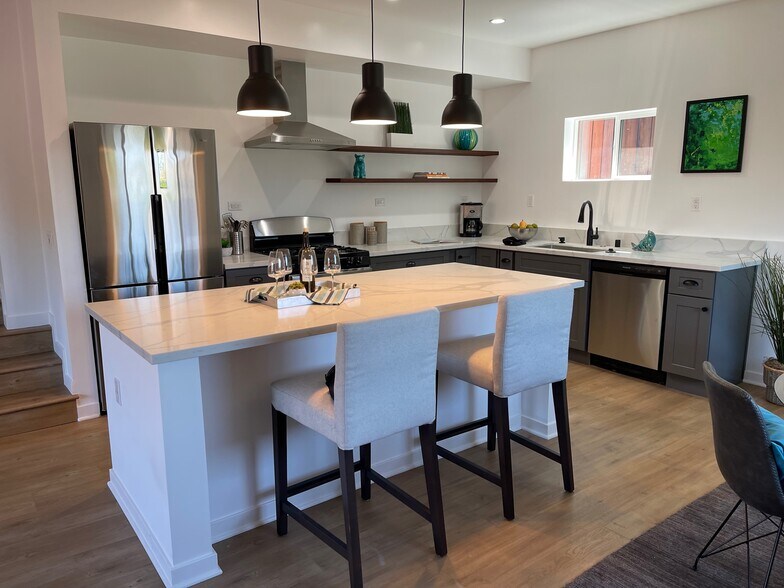 kitchen - 1532 Mohawk St