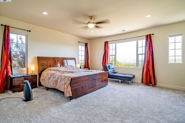 Building Photo - 2048 Feathermint Dr
