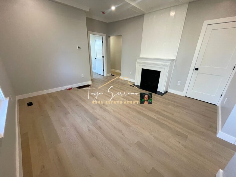 Building Photo - 19 Gordon St