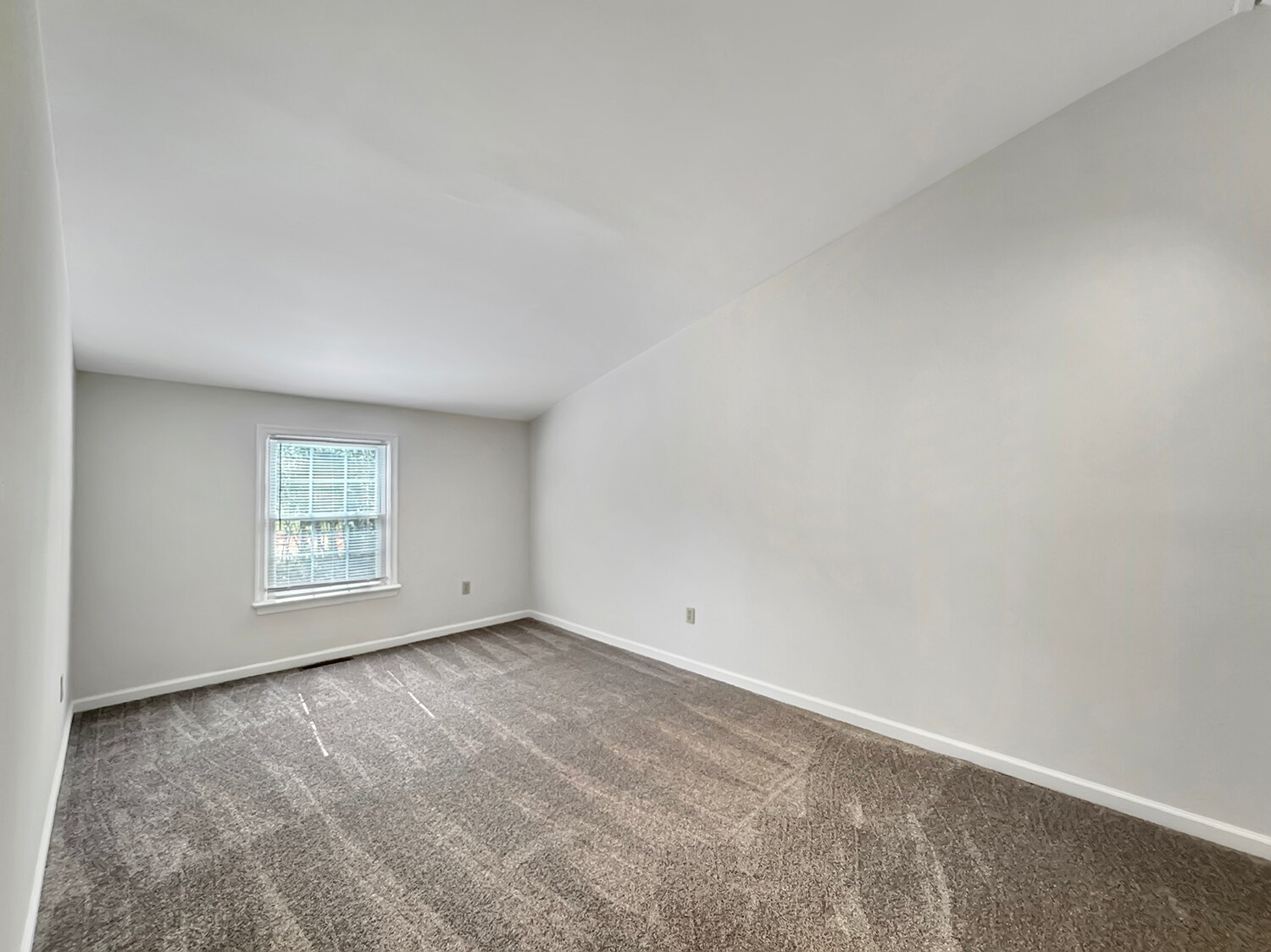 Building Photo - 106 Lexington Dr