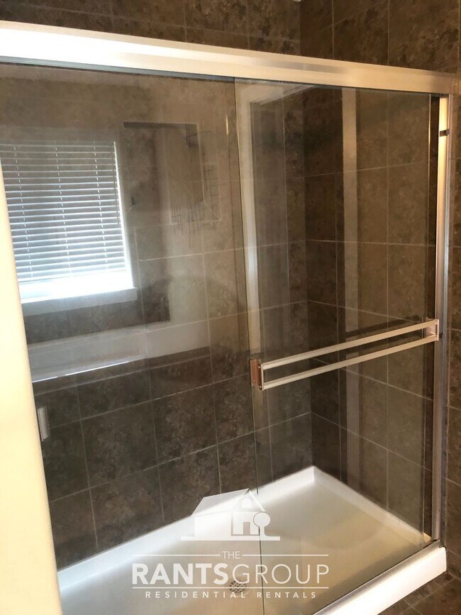 Building Photo - Beautiful Tumwater Home with Stunning Kitchen & Spacious Layout