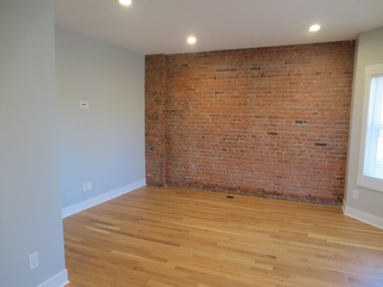 Building Photo - 1782 W 44th St