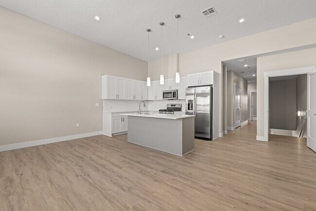 Building Photo - Stonecrest South Condominiums 105/205