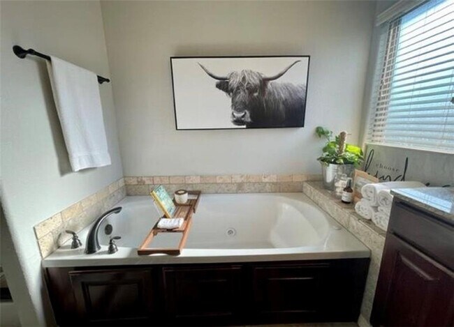 Building Photo - 2864 Vanike Dr