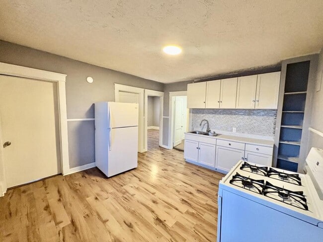 Primary Photo - 109 Birch St