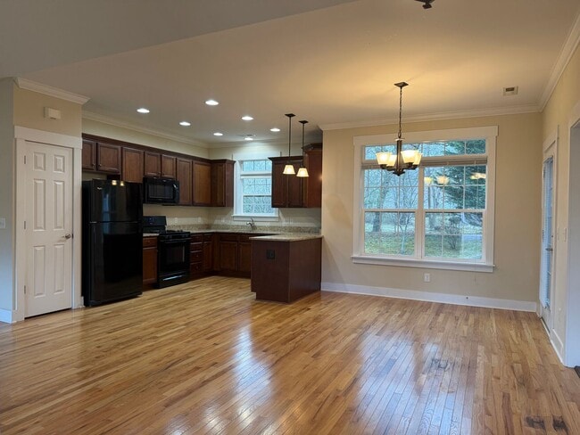 Building Photo - Townhouse walking distance to Black Mountain available now!