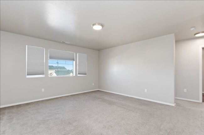 Building Photo - 2044 Kodiak St