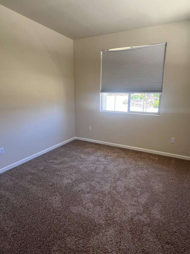 Building Photo - 1205 Shadow Glen Ln