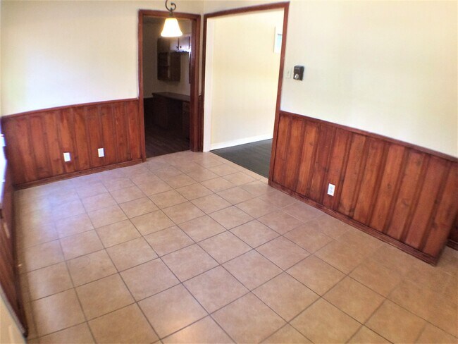 Building Photo - 4 Bed 2 Bath Home  w New Upgrades in Halto...