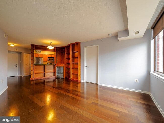 Building Photo - 10101 Grosvenor Pl
