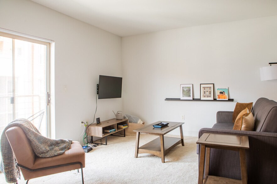 Building Photo - 145 N Jackson St