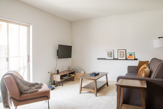 Building Photo - 145 N Jackson St