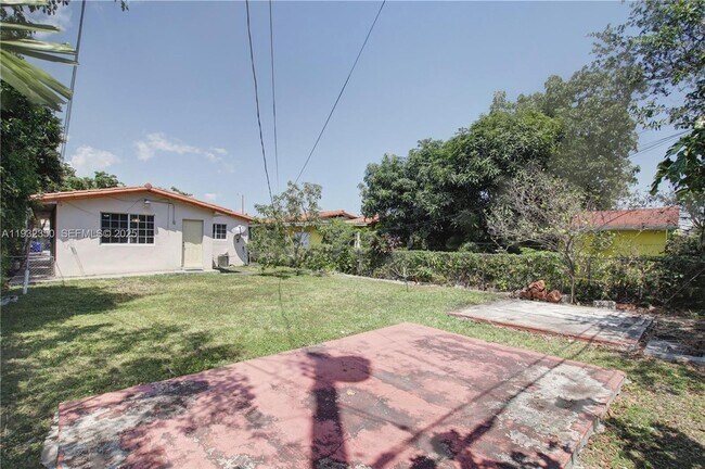 Building Photo - 3500 SW 26th St