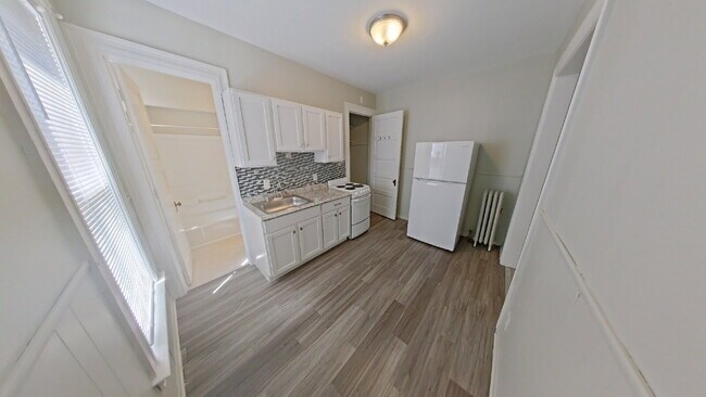 Building Photo - "1-Bedroom Retreat in the Heart of Mt Clemens – 650 Sq. Ft. of Cozy Living!"
