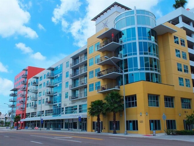 Building Photo - 1208 E Kennedy Blvd