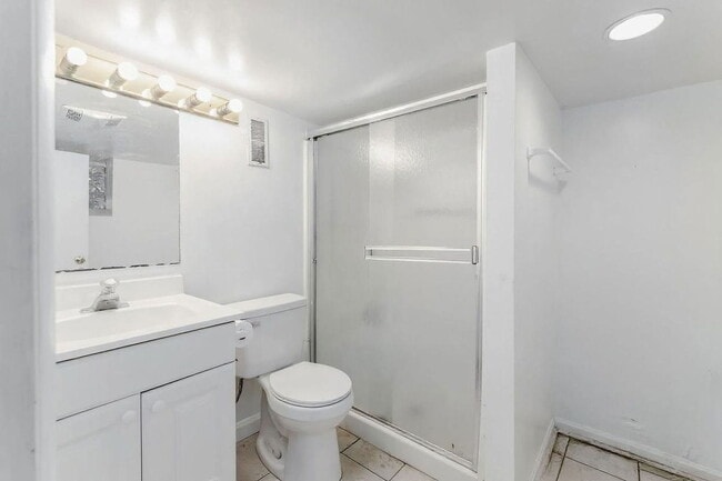 Building Photo - 196 W 8th Ave