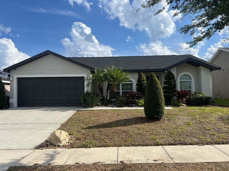 Primary Photo - 920 Kingfisher Dr